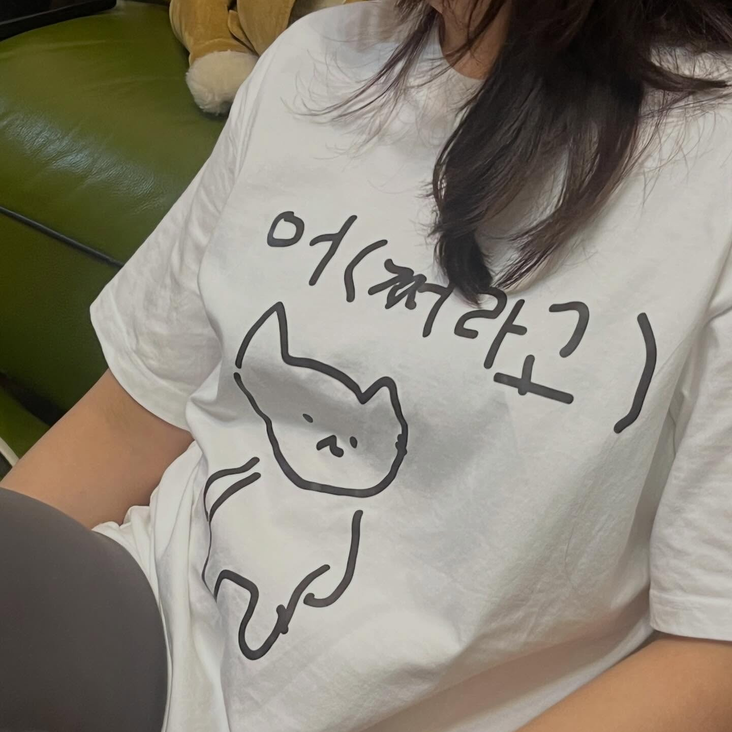 Women's T-shirt with A Illustr - огляд і ціна Korean Pants Lifestyle